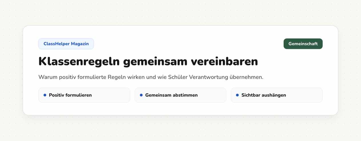 Vier Klassenregeln als große Textkacheln auf der digitalen Tafel, daneben die Lärmampel auf Grün, Klasse 3b